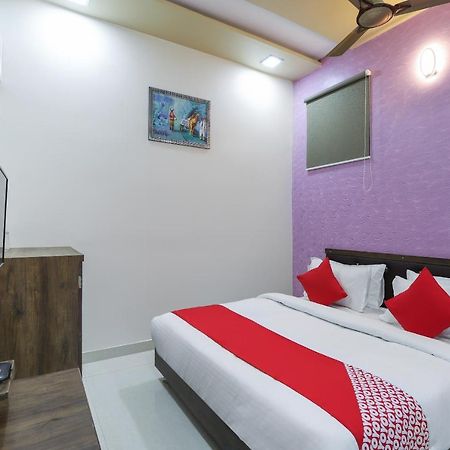 Oyo 47110 Hotel Royal Palace Naroda 외부 사진