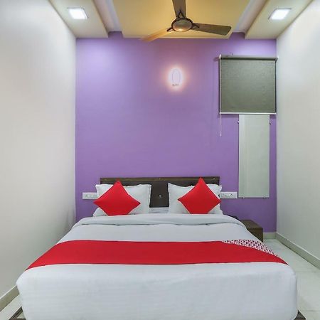 Oyo 47110 Hotel Royal Palace Naroda 외부 사진
