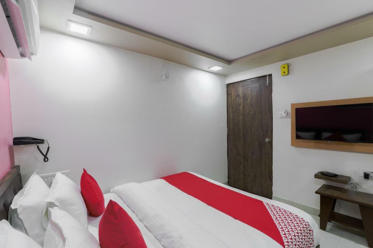 Oyo 47110 Hotel Royal Palace Naroda 외부 사진