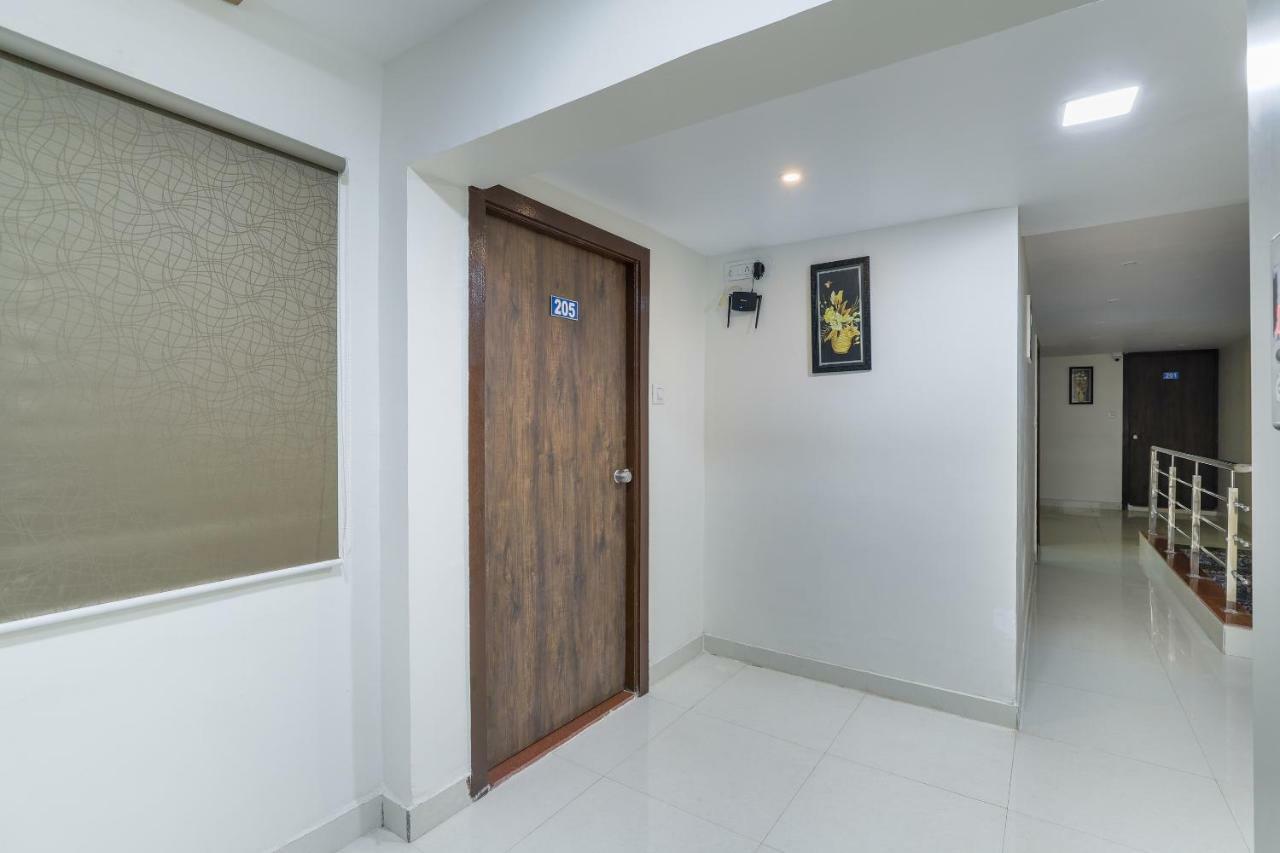 Oyo 47110 Hotel Royal Palace Naroda 외부 사진
