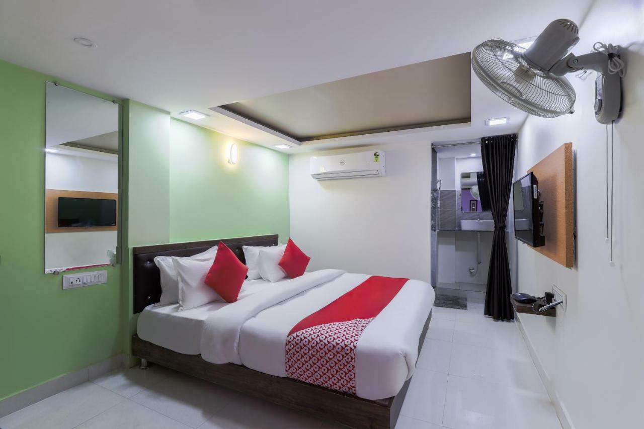Oyo 47110 Hotel Royal Palace Naroda 외부 사진