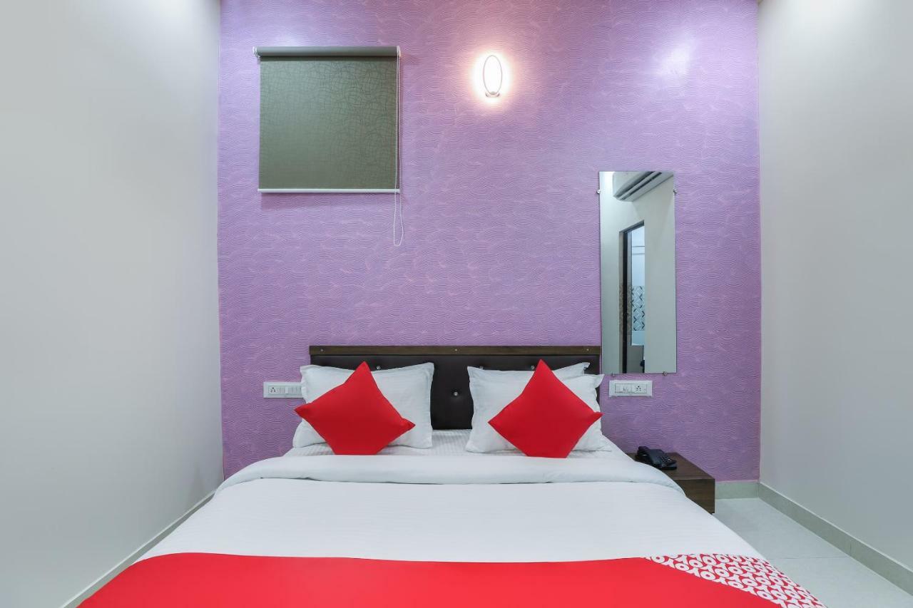 Oyo 47110 Hotel Royal Palace Naroda 외부 사진