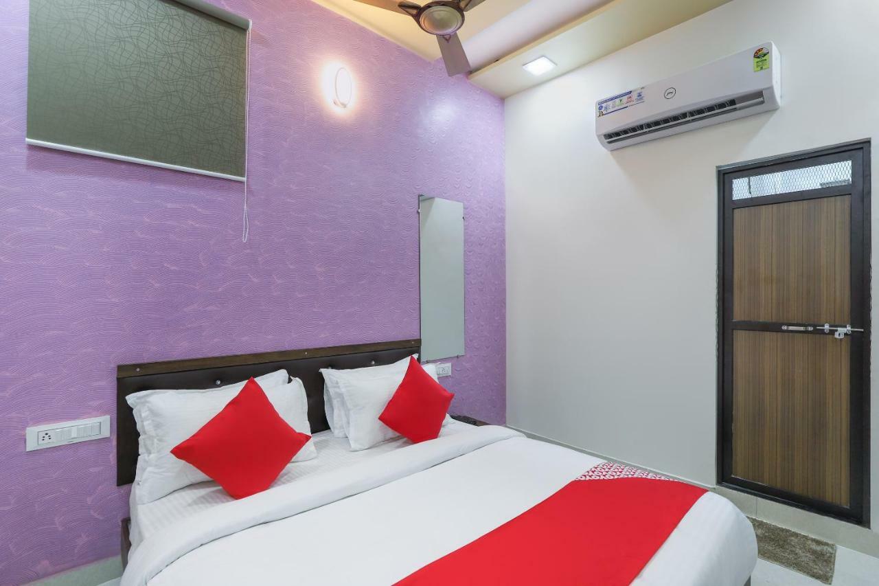 Oyo 47110 Hotel Royal Palace Naroda 외부 사진