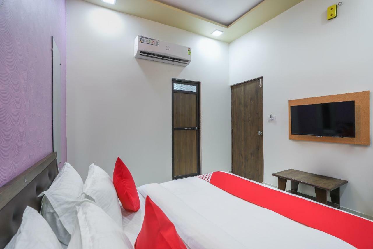 Oyo 47110 Hotel Royal Palace Naroda 외부 사진