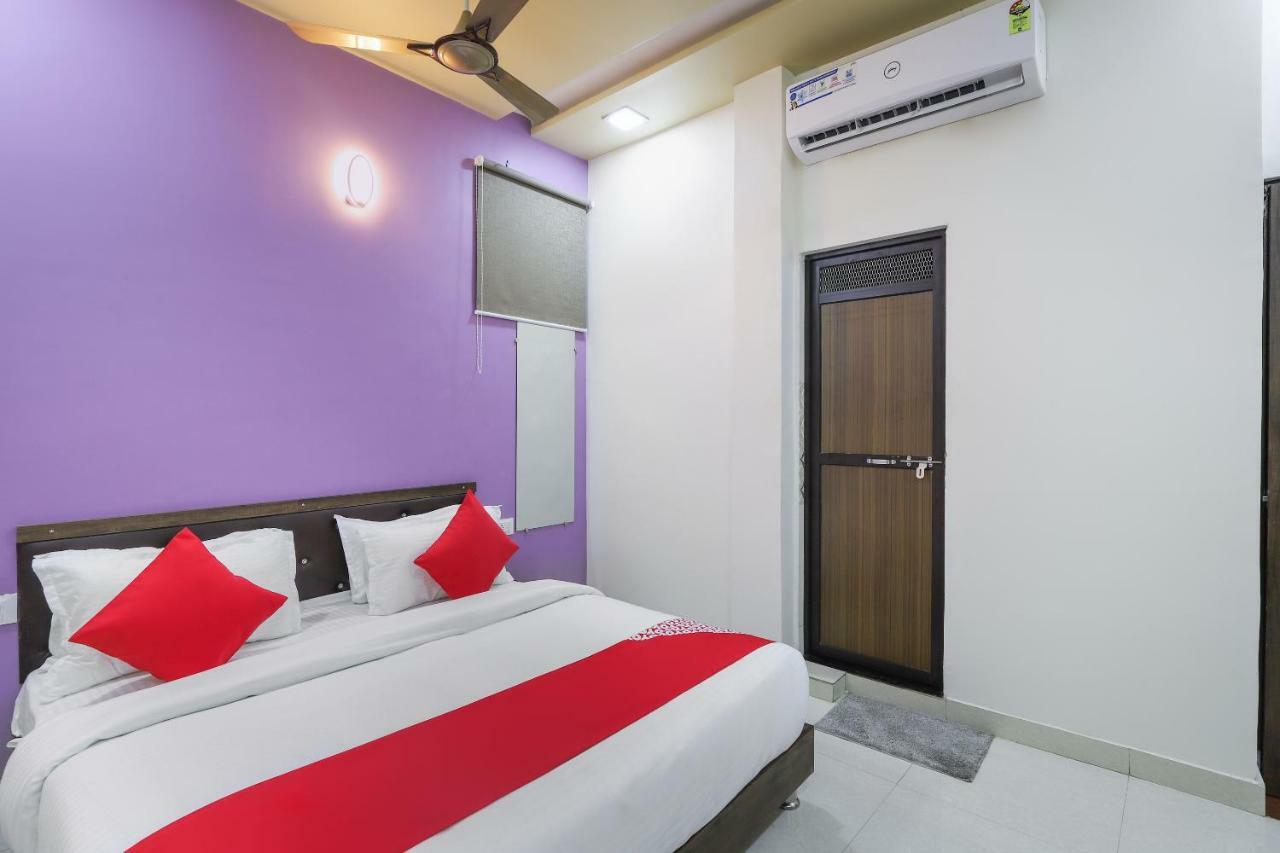 Oyo 47110 Hotel Royal Palace Naroda 외부 사진