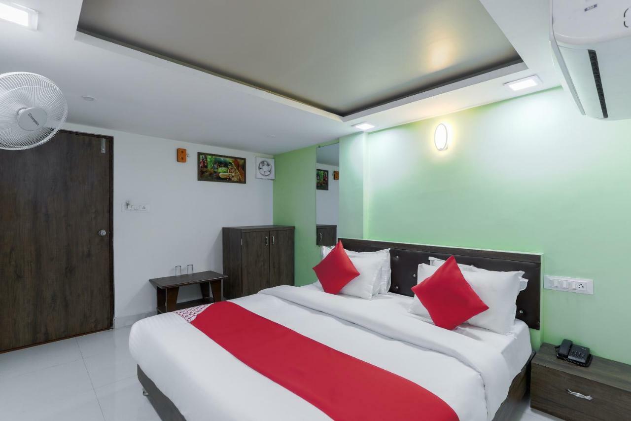Oyo 47110 Hotel Royal Palace Naroda 외부 사진