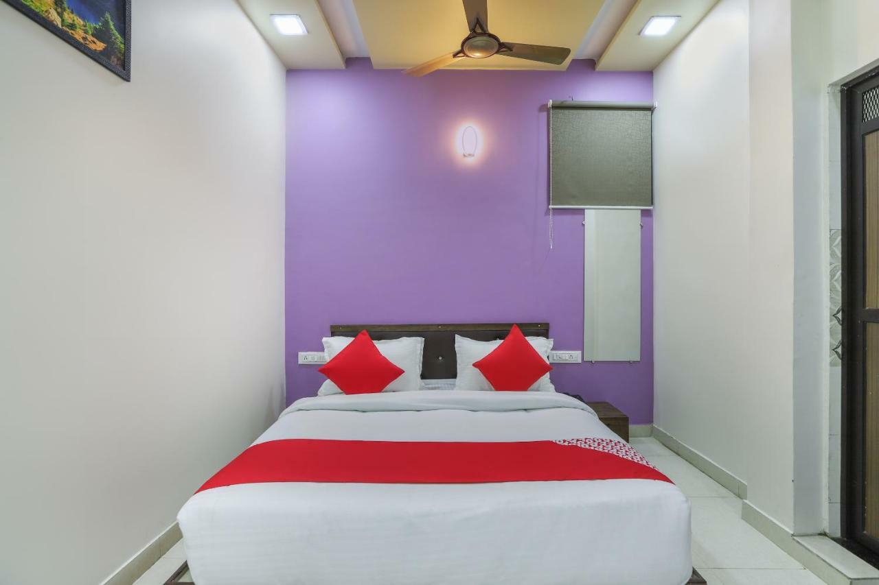 Oyo 47110 Hotel Royal Palace Naroda 외부 사진