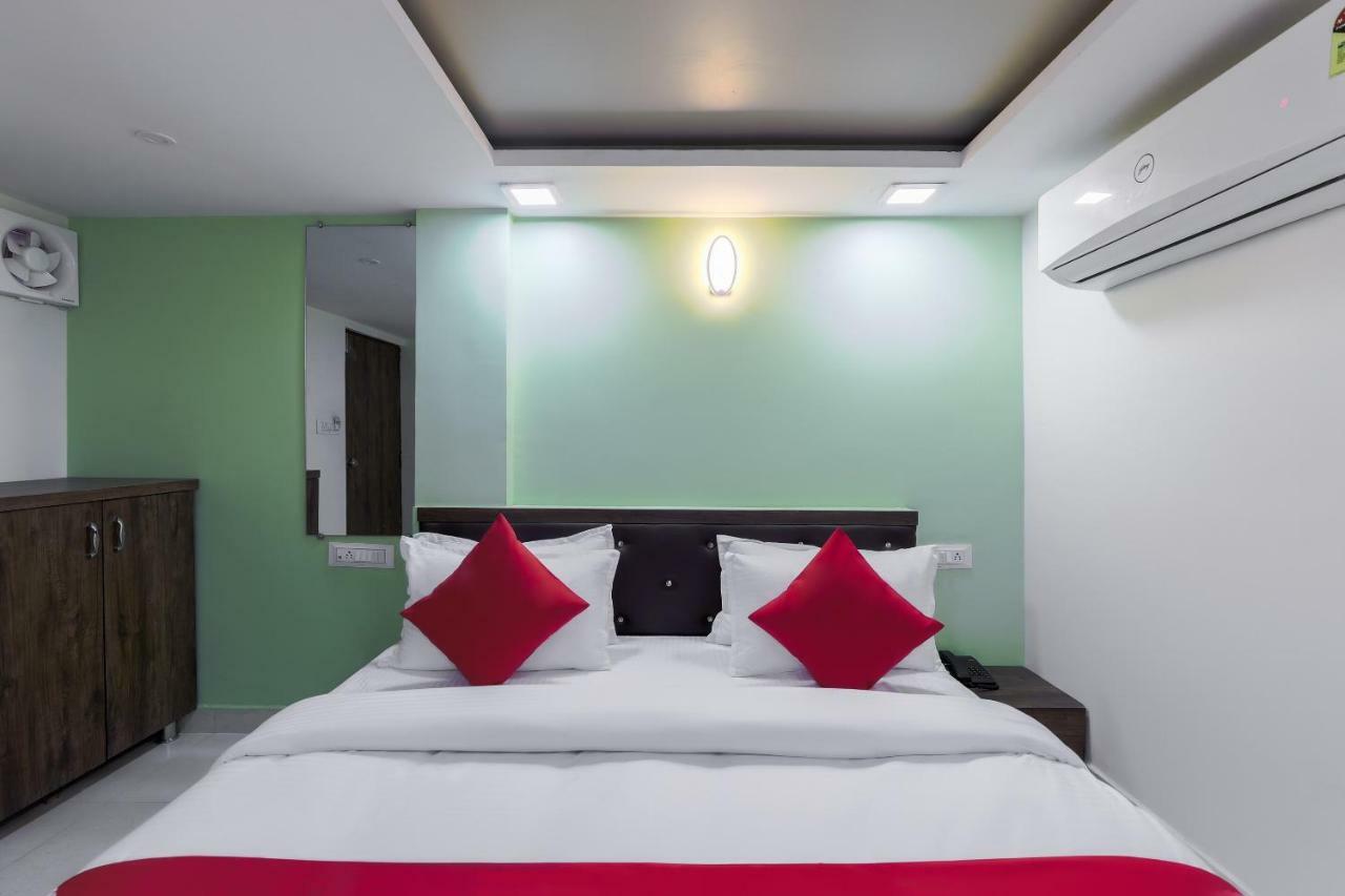 Oyo 47110 Hotel Royal Palace Naroda 외부 사진